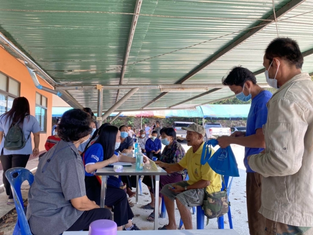 สำนักงานคลังจังหวัดชุมพร ร่วมกับ ธนาคารกรุงไทย จำกัด (มหาชน) ลงพื้นที่ให้บริการประชาชนที่ไม่มีสมาร์ท